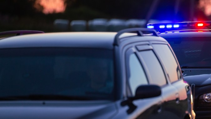 Qué documentos debe llevar al conducir en USA para evitar multas