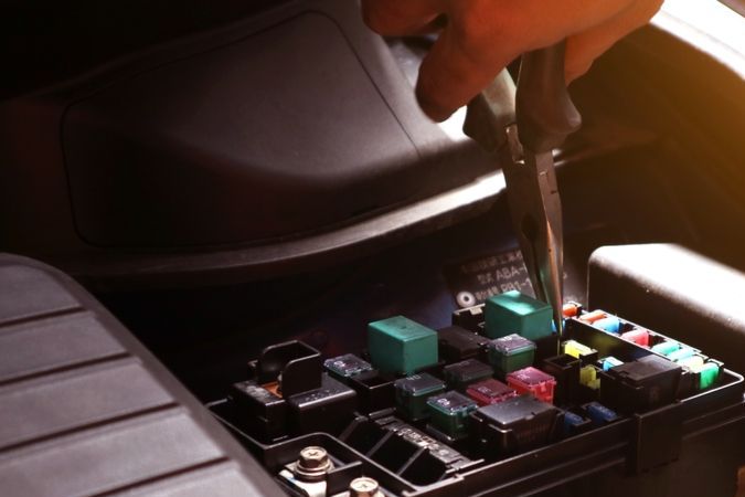 Luces de freno funcionan, pero no las traseras: diagnóstico y reparación