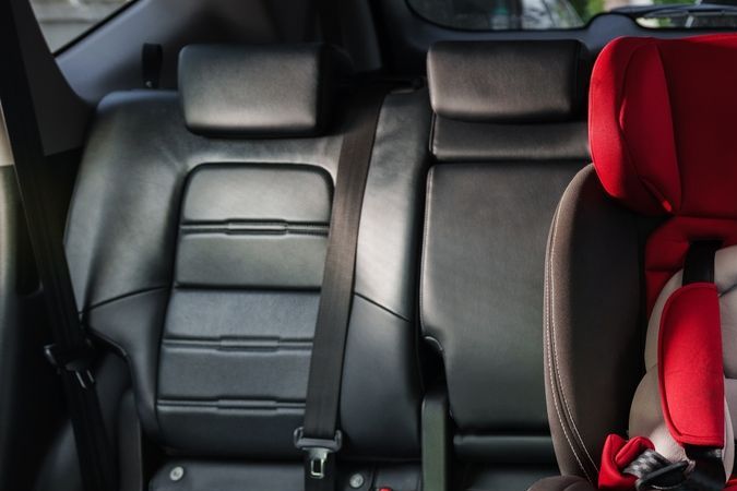 ¿Es seguro dejar a los niños en el coche? ¿Cuáles son los peligros?