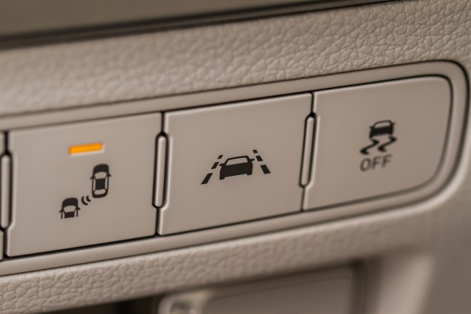 10 características de seguridad revolucionarias en autos modernos