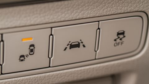 10 características de seguridad revolucionarias en autos modernos