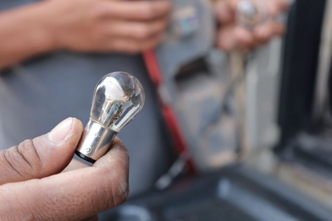 Luces de freno funcionan, pero no las traseras: diagnóstico y reparación