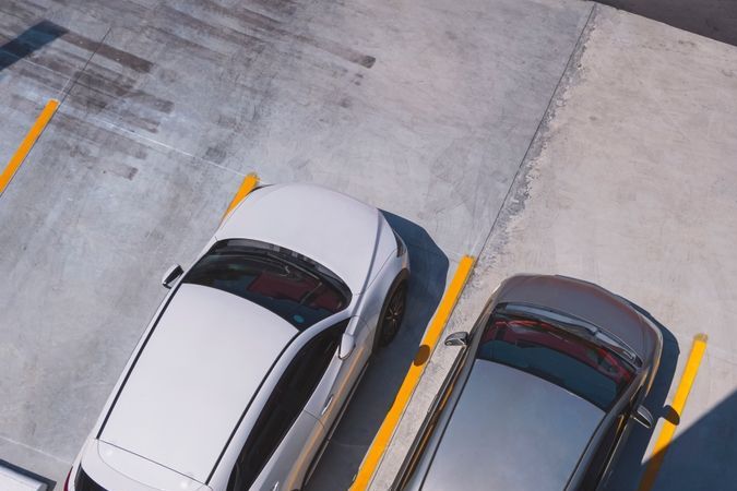 ¿Es seguro dejar a los niños en el coche? ¿Cuáles son los peligros?