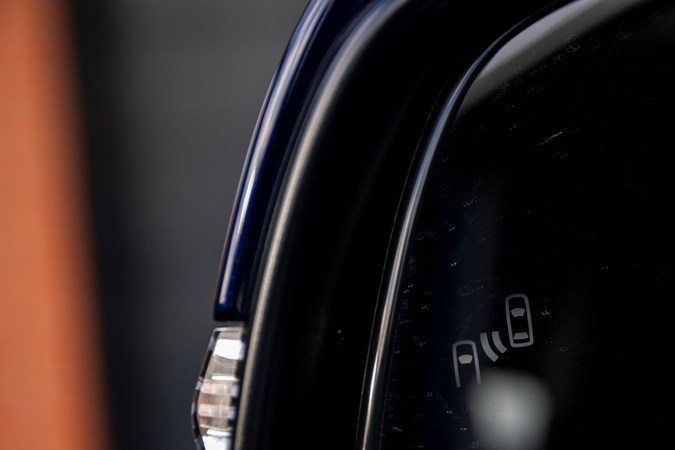 10 características de seguridad revolucionarias en autos modernos