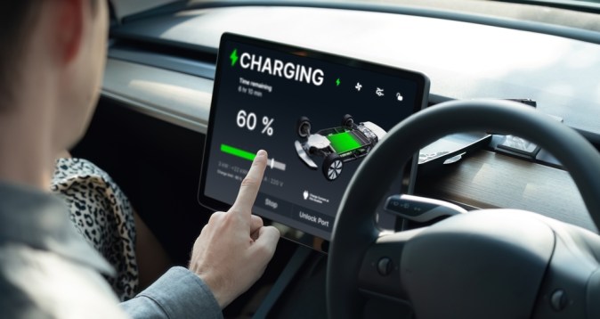 Cómo conducir correctamente un auto eléctrico: guía práctica