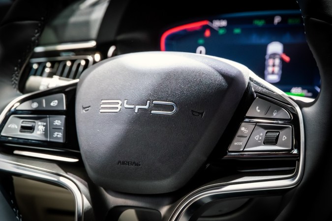 Qué es BYD: conociendo al gigante chino de autos eléctricos