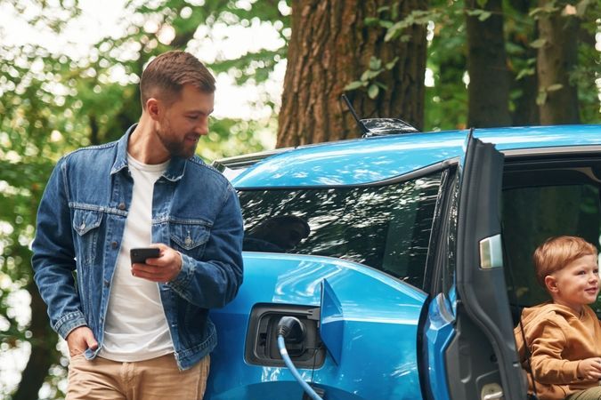 ¿Es seguro dejar a los niños en el coche? ¿Cuáles son los peligros?