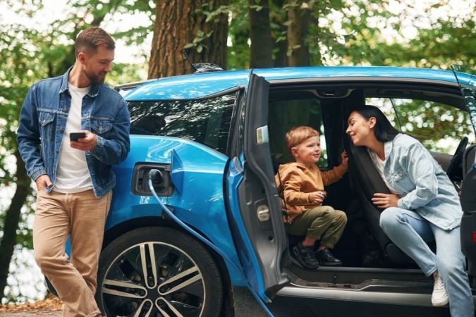 ¿Es seguro dejar a los niños en el coche? ¿Cuáles son los peligros?