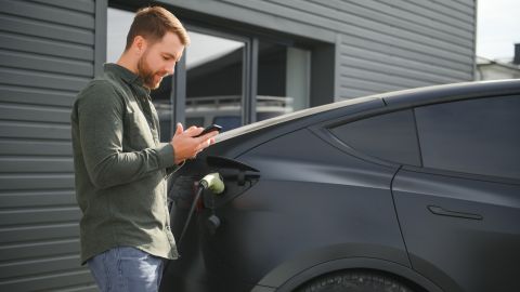 Cómo conducir correctamente un auto eléctrico: guía práctica