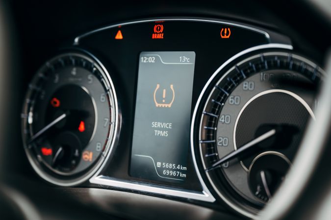 что означает гаечный ключ на приборной панели?