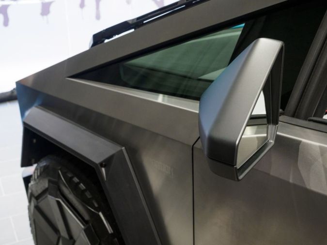 Policía de Dubai añade un nuevo "súper auto" a su flota llena de joyas
