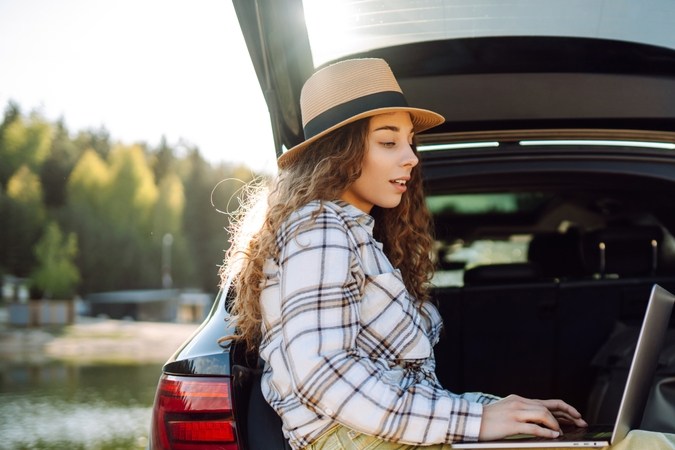 Gadgets esenciales para mejorar tu experiencia de viaje por carretera