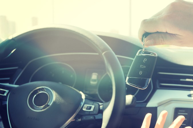 Cómo abrir tu auto fácilmente si olvidas las llaves dentro