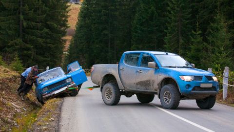Как спасти автомобиль из кювета: советы и инструменты