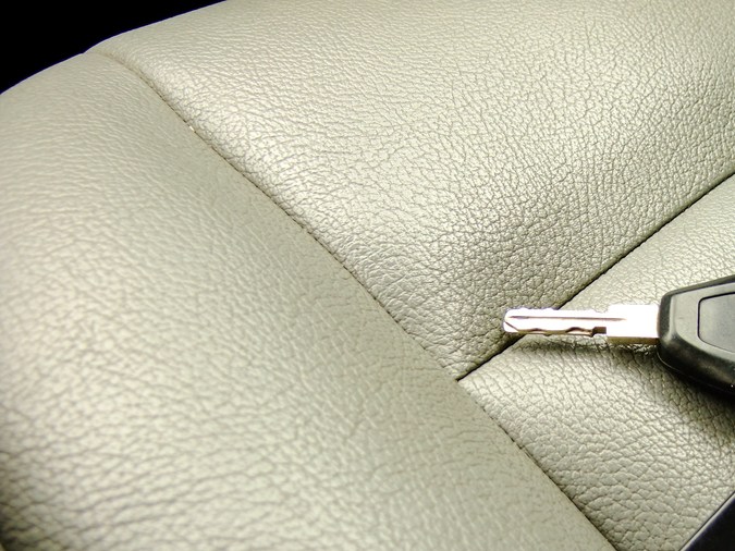 Cómo abrir tu auto fácilmente si olvidas las llaves dentro