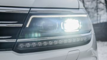 Cómo ajustar las luces del auto para una mejor iluminación
