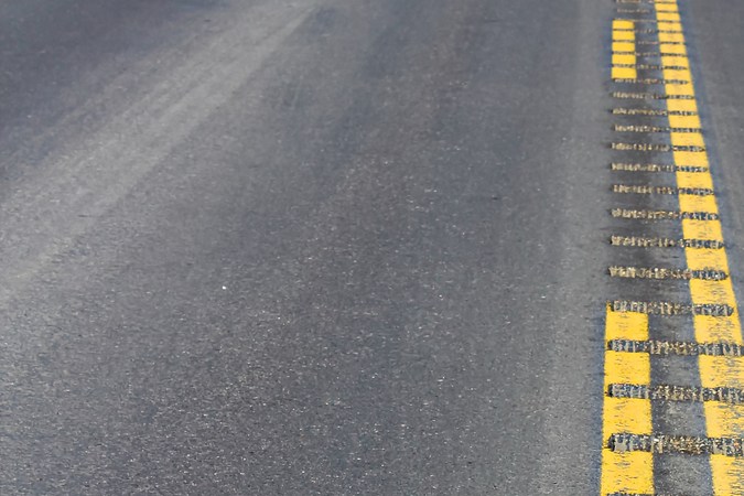 Qué son las bandas sonoras en la carretera y para qué sirven