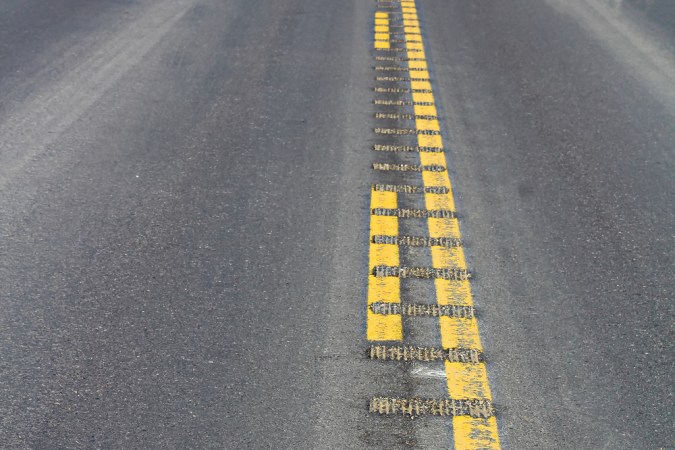 Qué son las bandas sonoras en la carretera y para qué sirven