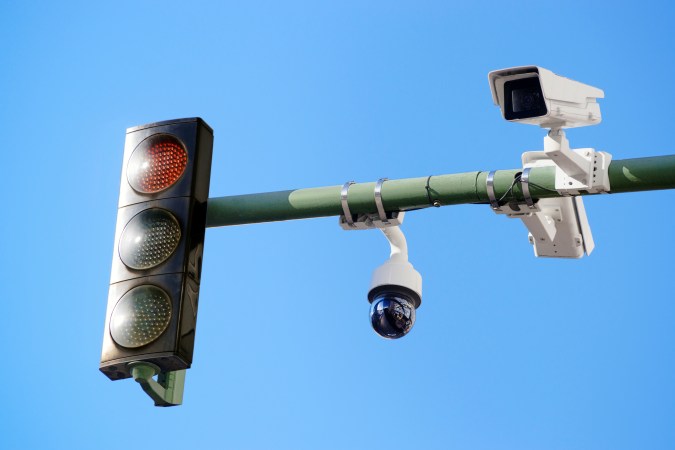 Cómo saber si un semáforo tiene cámara