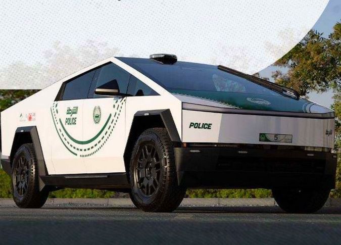 Policía de Dubai añade un nuevo "súper auto" a su flota llena de joyas