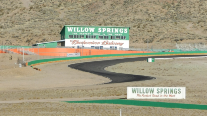 ¿Quieres comprar una pista de carreras? Willow Springs IR está en venta