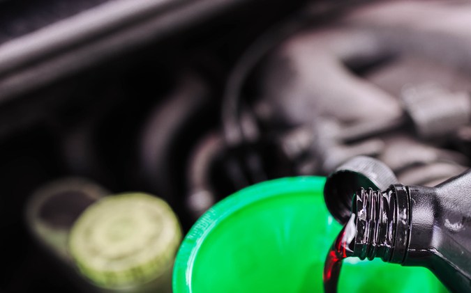 Mantén tu auto en buen estado: cómo revisar el líquido de transmisión manual