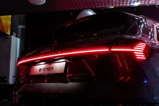 Audi cierra fábrica de autos eléctricos: la razón es muy obvia