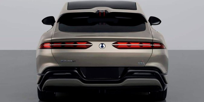 Denza Z9: mitad chino, mitad alemán y con casi 1.000 caballos