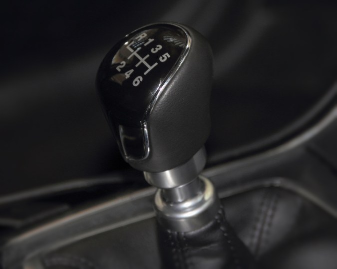 Conducir con marchas largas: qué saber y cuándo es recomendable