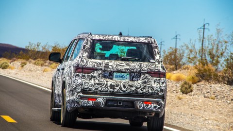 Por qué las marcas colocan “camuflaje” a sus autos