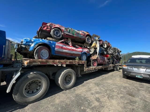 Adrenalina y destrucción de autos: una loca tradición del 4 de julio