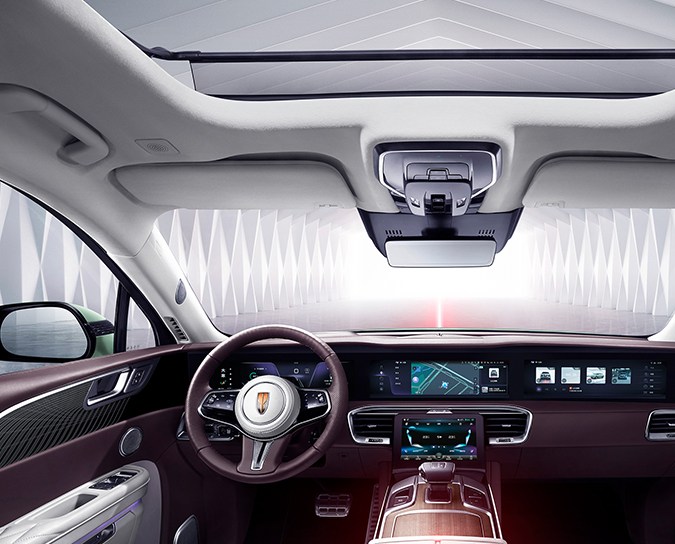 China se atreve con la gama premium y lanza un "Rolls-Royce"