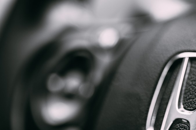 Descubre los secretos tras los logos de 10 coches famosos