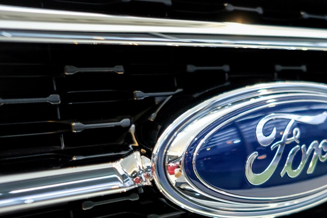 Descubre los secretos tras los logos de 10 coches famosos