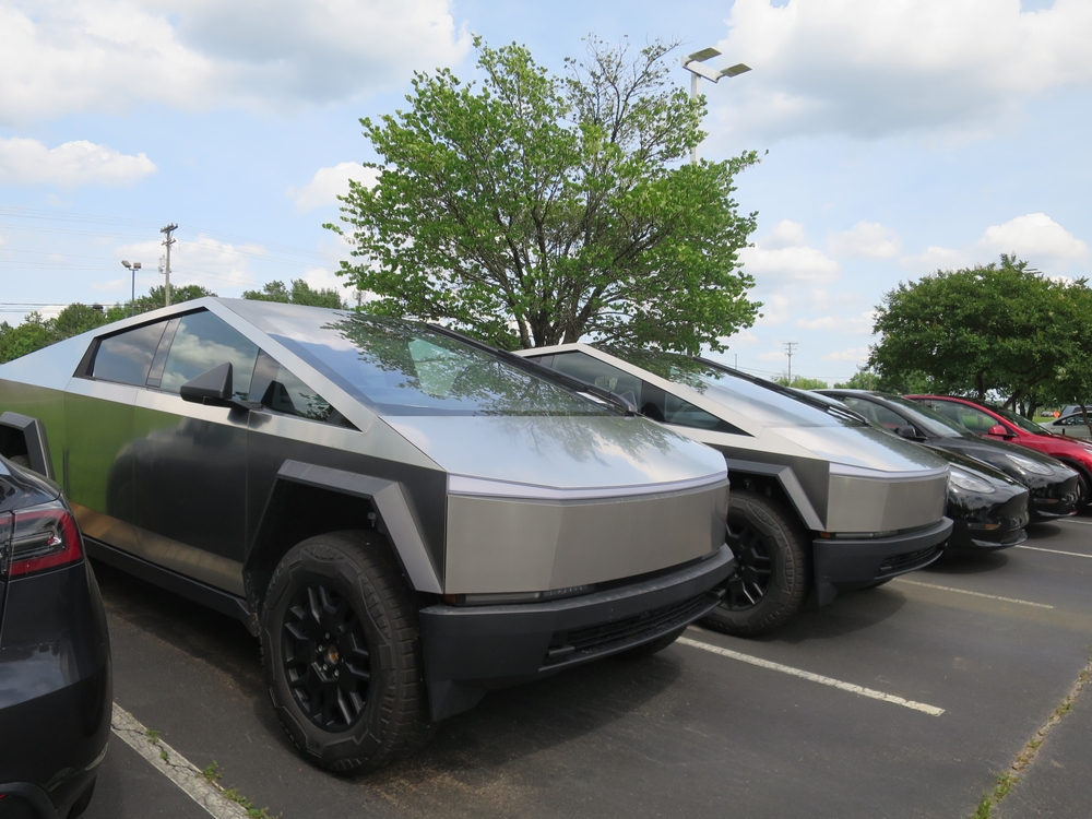 Tesla Cybertruck lidera ventas sobre F-150 Lightning y Rivian R1T