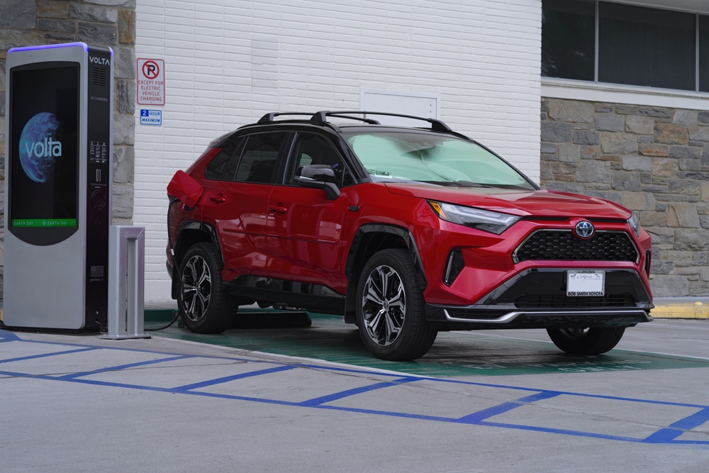 El auto más vendido de Toyota cambia estéticamente para 2025