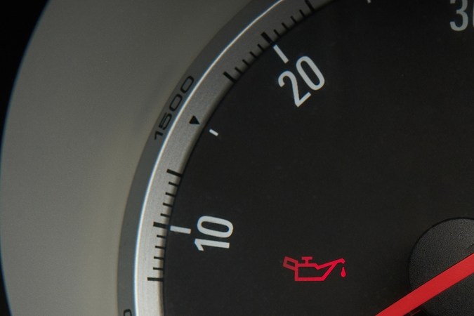 Por qué los fabricantes quieren matar la varilla del aceite