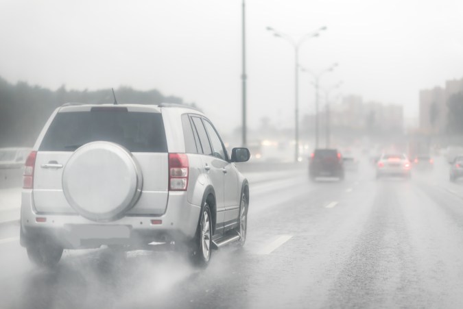 Qué es el aquaplaning