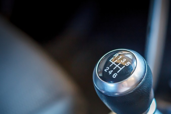 ¿Por qué se siguen fabricando coches con transmisión manual?