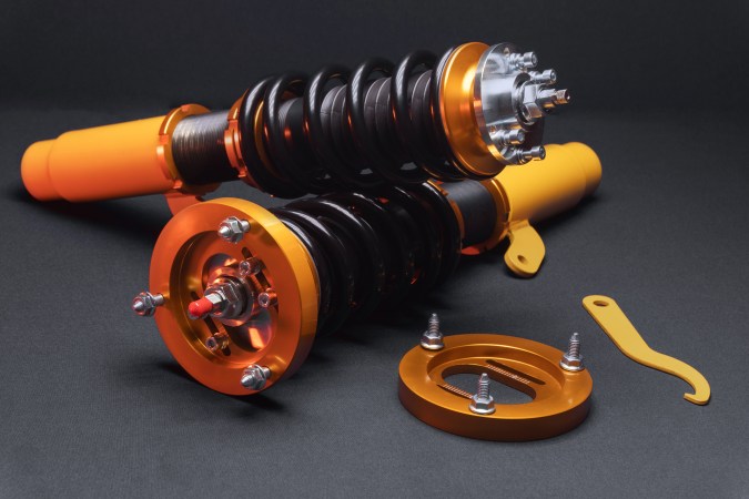 Cómo instalar coilovers y elevar la altura de tu carro