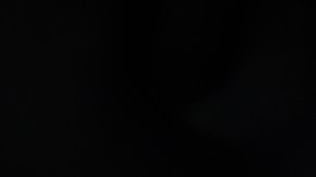 Conducir con una fuga de líquido rojo: riesgos y soluciones