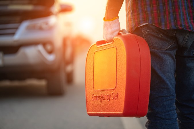 cómo usar un kit de reparación para carro