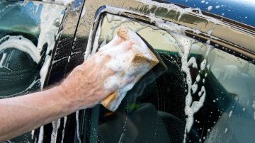 Consejos para lavar tu auto después de teñir los vidrios