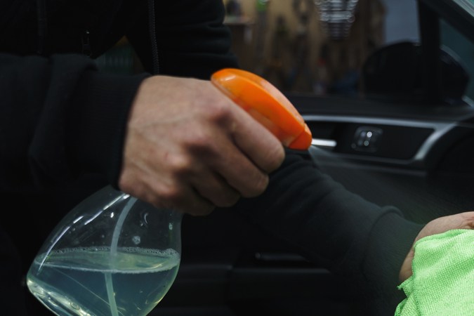 Cómo lavar asientos de tela del auto con un sencillo truco casero