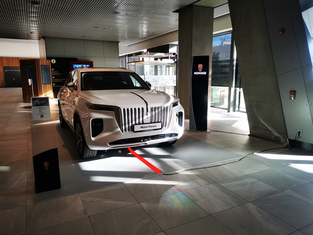 China se atreve con la gama premium y lanza un "Rolls-Royce"