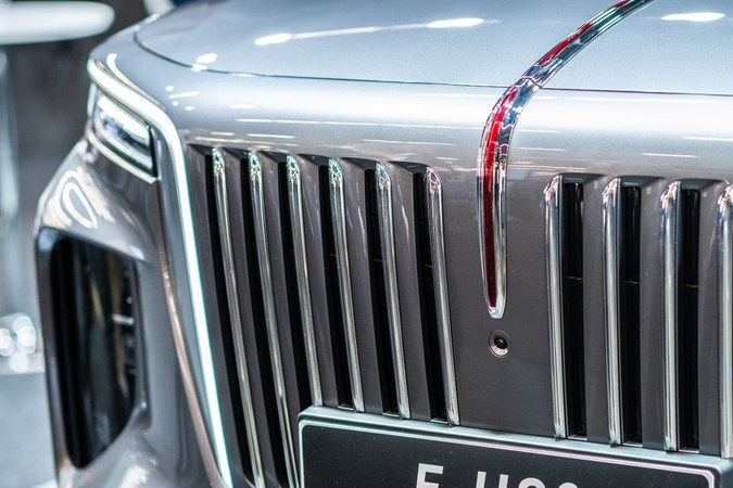 China se atreve con la gama premium y lanza un "Rolls-Royce"