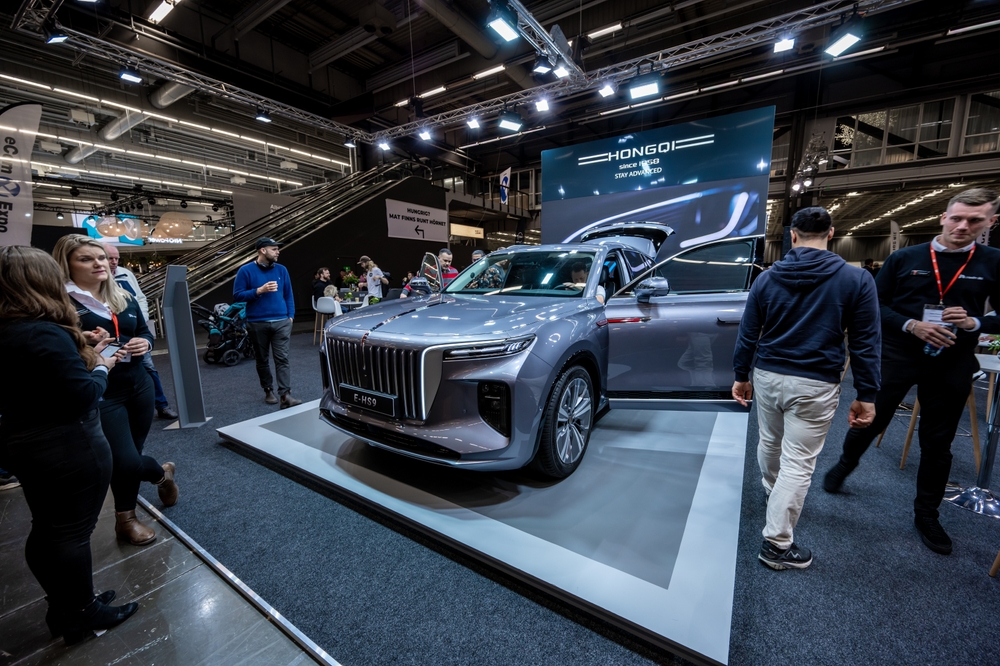 China se atreve con la gama premium y lanza un "Rolls-Royce"