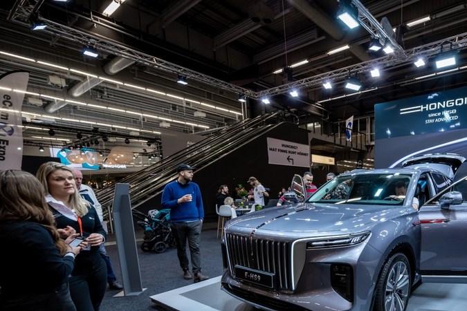 China se atreve con la gama premium y lanza un "Rolls-Royce"