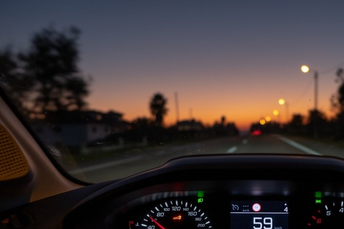 Qué causa las RPM altas en tu auto y cómo evitarlo