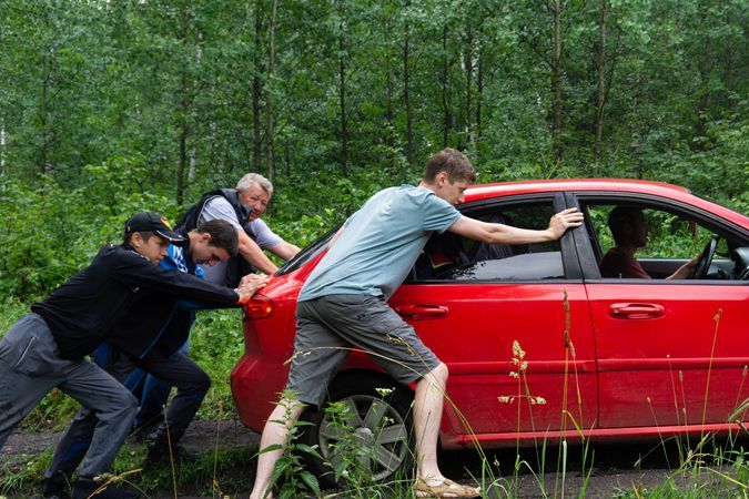 Paso a paso: cómo arrancar correctamente un auto empujándolo
